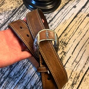 Ariat belt with interchangeable buckle